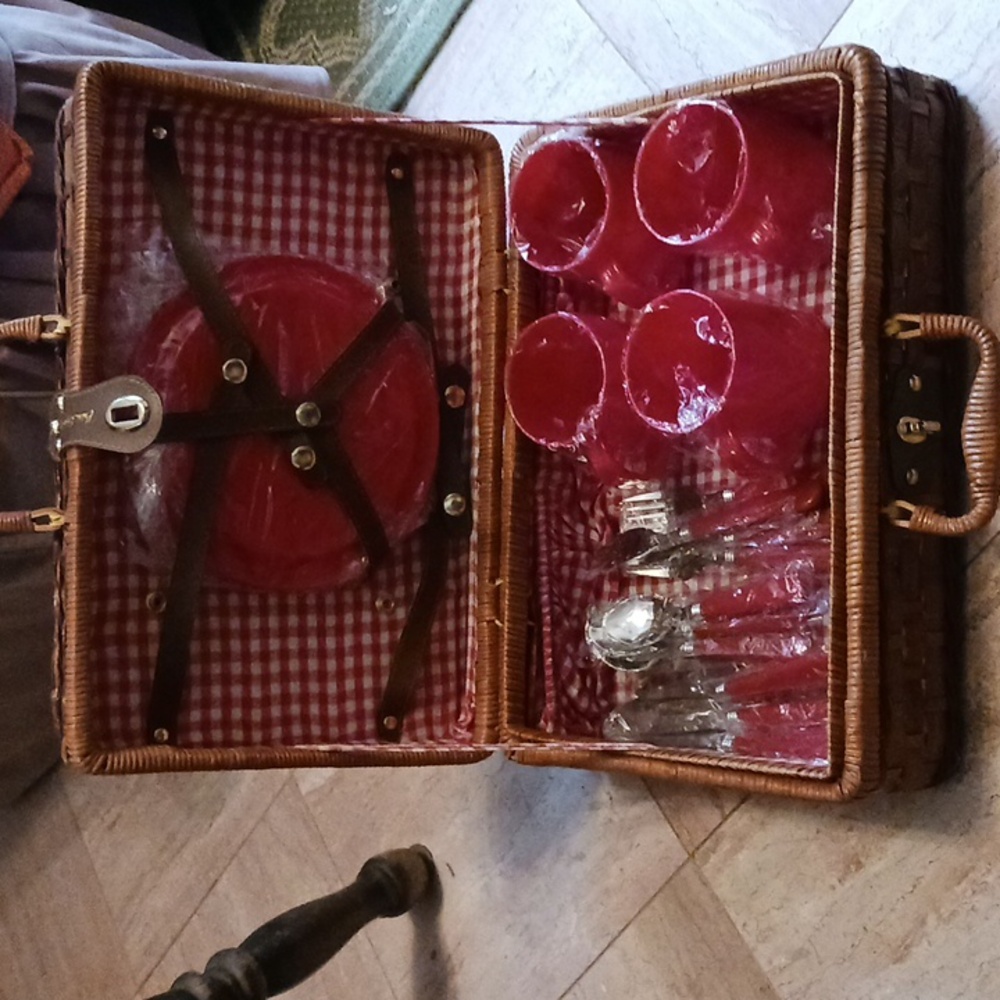 Vintage BEAU RIVAGE Wicker Picnic Basket Place Setting for 4 New* β±οΈ - Picture 9 of 9